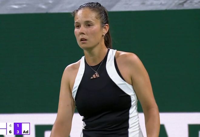 育舞台上 育舞台上