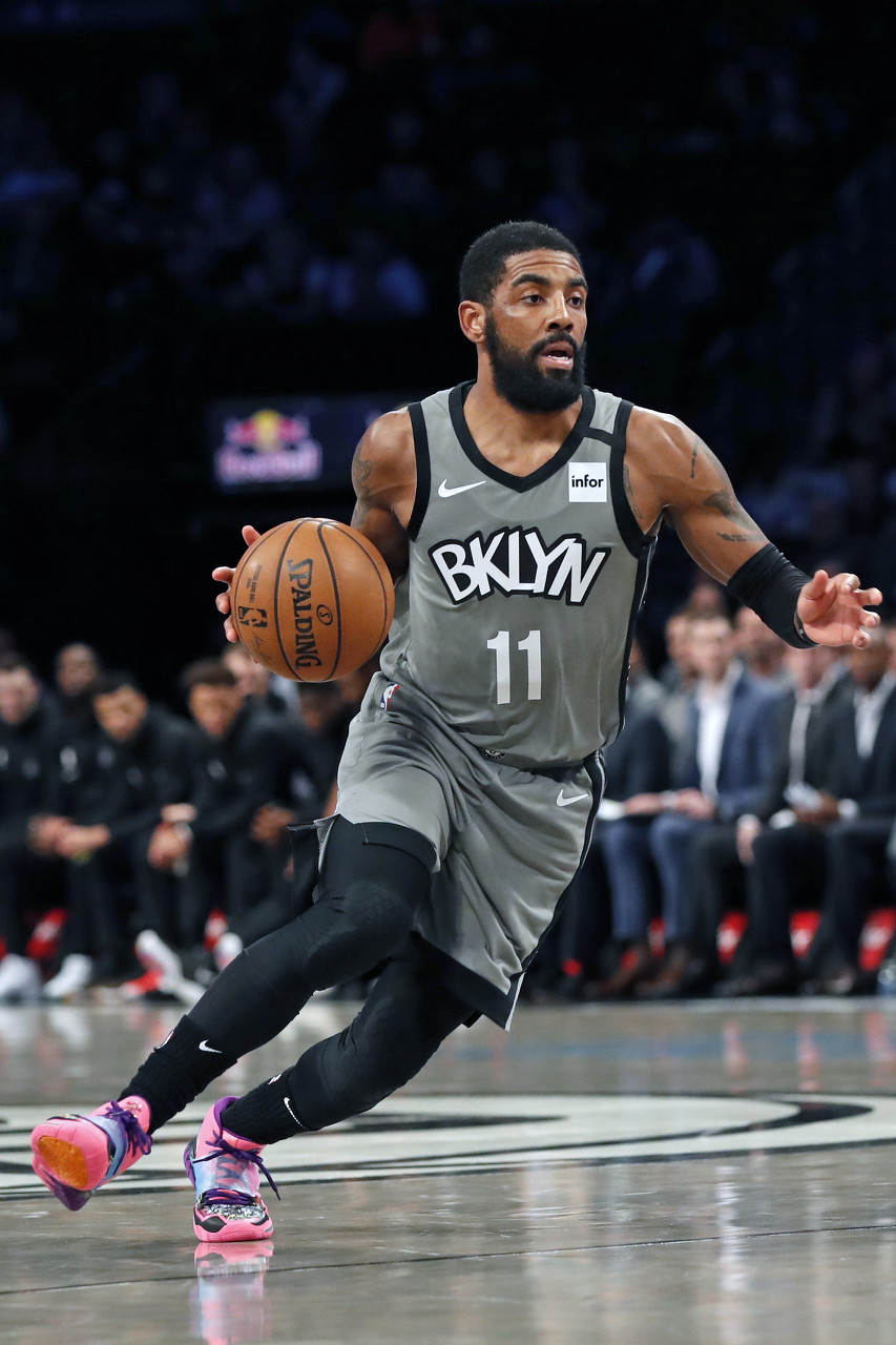 牌更偏向谨 牌更偏向谨